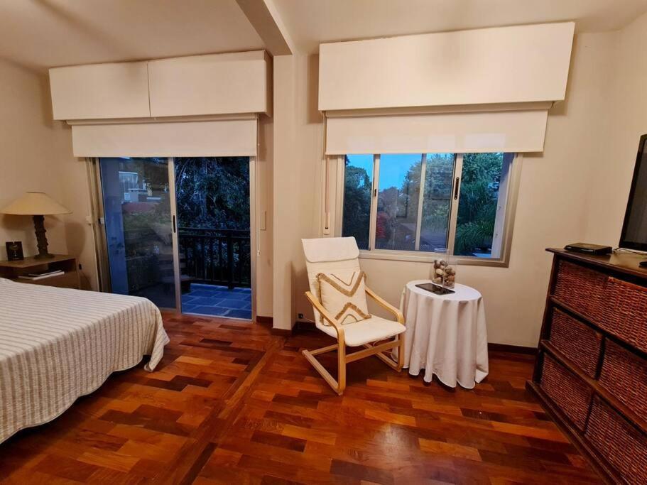Hermosa En En Carrasco - Comparte Conmigo